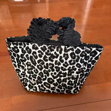 Cachellie 카샤리에 자카드 레오파드 토트백