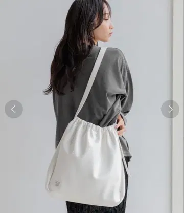 LOWRYS FARM 개더 숄더백 화이트