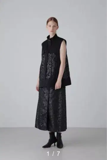 코팅 컷워크 스커트 74,800엔 미사용 새상품