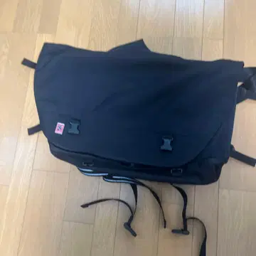 겨울 미니멀리스트! CHROME 메신저 백