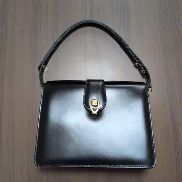 LAUNER 숄더백 뒷면 찍힘 있음