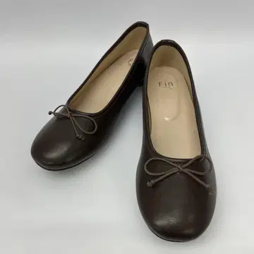 Fin 리본 둥근 힐 브라운 24cm