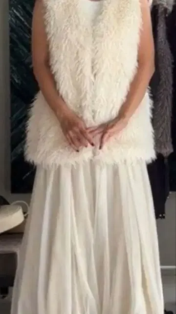 미사용 새상품 화이트 퍼 베스트