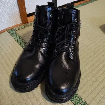 블랙 지퍼 하이컷 워크 부츠