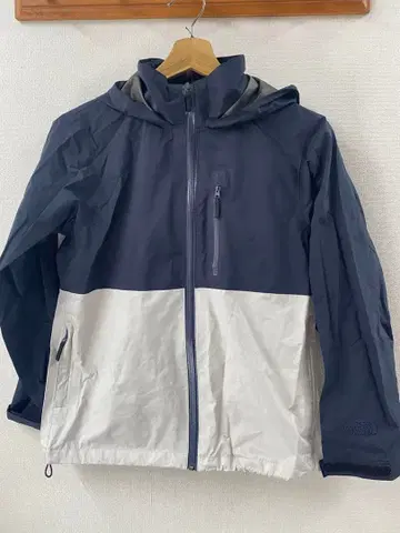 THE NORTH FACE 후드 부착 자켓 네이비/화이트