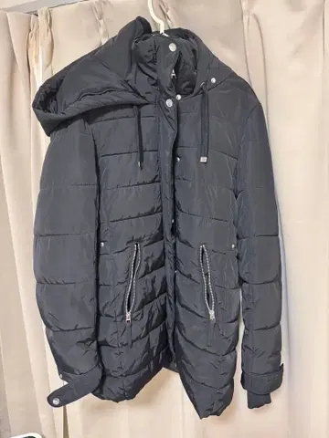 블랙 다운 자켓 퀼팅 디자인