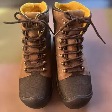 KEEN 방수 하이컷 등산화 브라운 400g