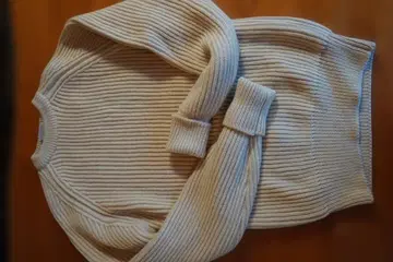 크림색 리브 편직 크루넥 스웨터 레트로 울 100%