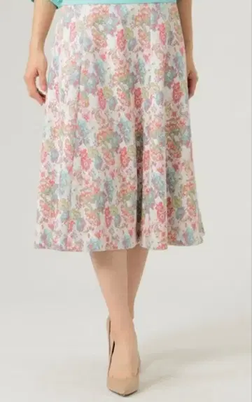 TO BE CHIC 페인팅 플라워 자카드 스커트 미사용 새상품