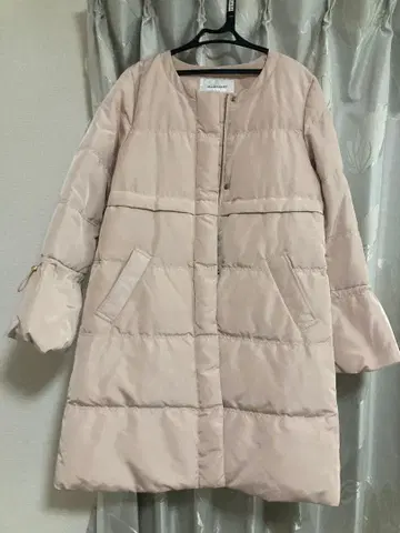 [ 새상품급! 연내 한정 가격 ] JILLSTUART 노카라 다운 코트