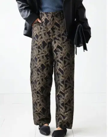 [ 완판 인기 ] 안티카 리프 무늬 팬츠