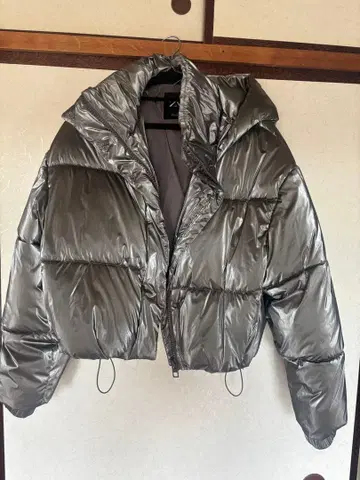 ZARA 메탈릭 그레이 숏 다운 자켓 L