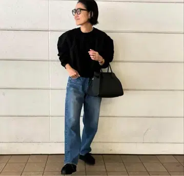 AMOMMA 퍼프 슬리브 맨투맨 블랙 맨투맨