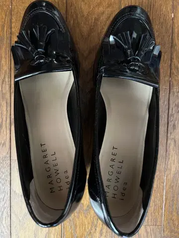 MARGARET HOWELL idea 블랙 에나멜 슈즈