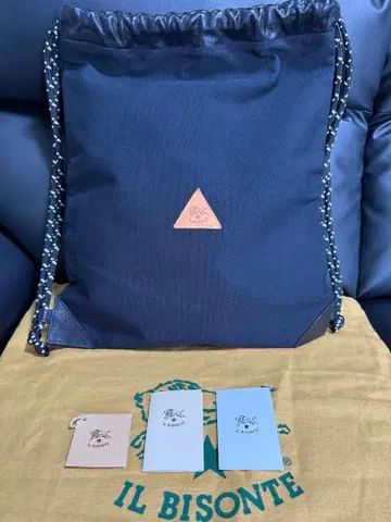 새상품 IL BISONTE 냅색 블랙 누메