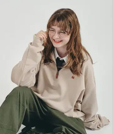 MUHET 쭈리 하프 지퍼 맨투맨