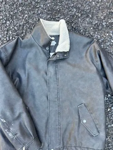 BUILT 그레이 가죽 자켓 보아 안감 부착