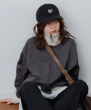 스웨이드 트랙 자켓 차콜 미사용 새상품 레트로걸