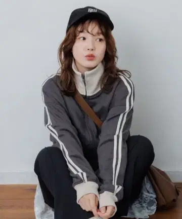 스웨이드 트랙 자켓 차콜 미사용 새상품 레트로걸