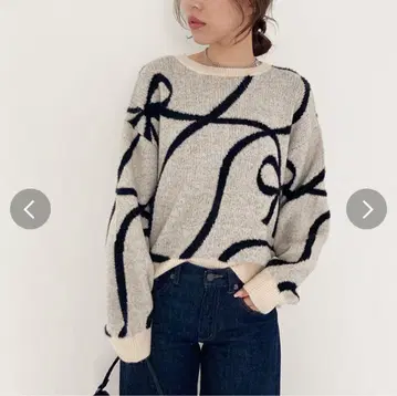 선 그림 리본 무늬 니트 스웨터 아이보리