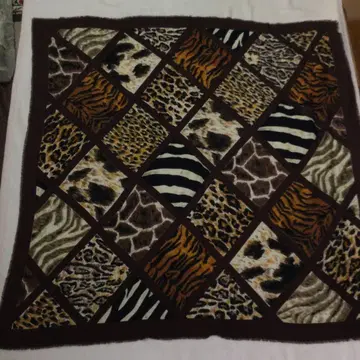 MOSCHINO 애니멀 프린트 패치워크풍 스톨 약 133 x 134