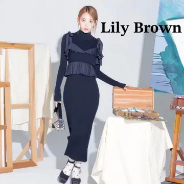 [ 새상품급 ] LILYBROWN 프릴 뷔스티에 세트 니트 원피스 블랙