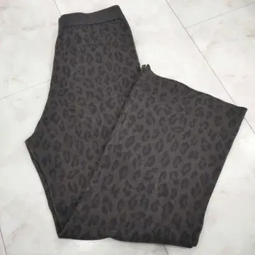 니코앤드 매끄러운 터치 니트 팬츠 레오파드 L 사이즈 이번 시즌