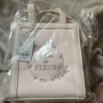 Maison de FLEUR 핑크 자수 숄더백
