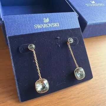 Swarovski 체인이 달린 크리스탈 귀걸이