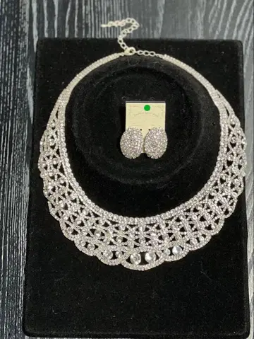 브라이덜 연주회용 목걸이와 귀걸이