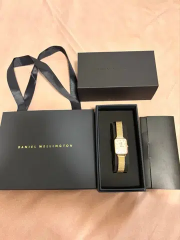 다니엘 웰링턴 QUADRO PRESSED UNITONE