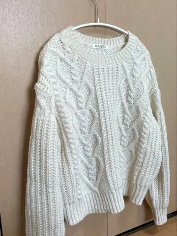 니트 화이트 긴팔 스웨터