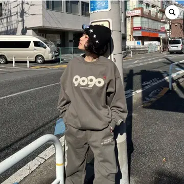 9090 OG Logo Satin Crewneck Sweat