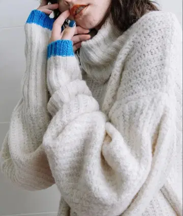 AULA AULA 미사용 새상품 모헤어 라인 니트