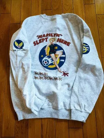 [ 미사용 새상품 ] 마릴린 몬로 핀업걸 맨투맨 [ 초특가 ]