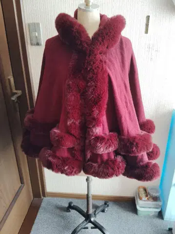 버건디 플리스 판초 퍼 포함