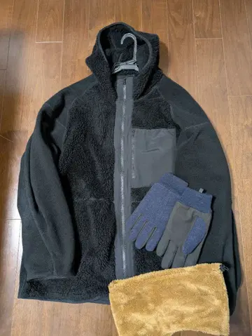 UNIQLO 화이트 마운티니어링 플리스 자켓