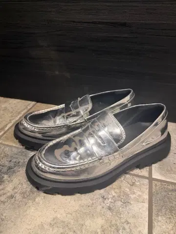 ZARA 실버 통굽 로퍼