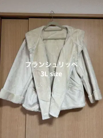 프랑슈리페 화이트 무스탕 코트 후드 부착