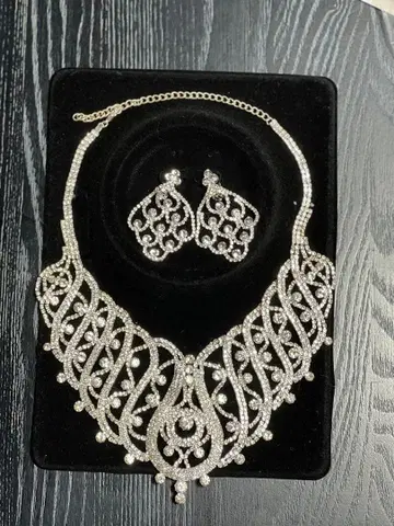 브라이덜 연주회용 목걸이와 귀찌