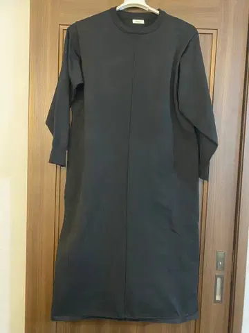 HUG-U 블랙 긴팔 롱 원피스