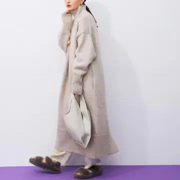 ADAM ET ROPE' 터틀 백 슬릿 니트 원피스 베이지