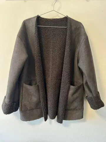 무스탕풍 그레이 코트