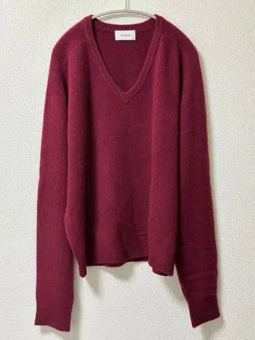 ILEAN Authentic Cashmere V-Neck Knit