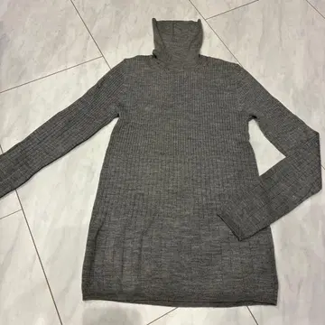 새상품급 icB 터틀넥 울 100% 그레이 S 사이즈
