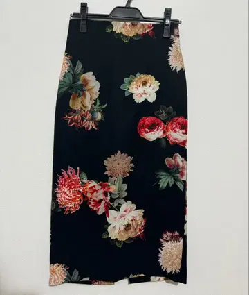 ZARA 꽃무늬 타이트 스커트 / 자라 플라워 블랙
