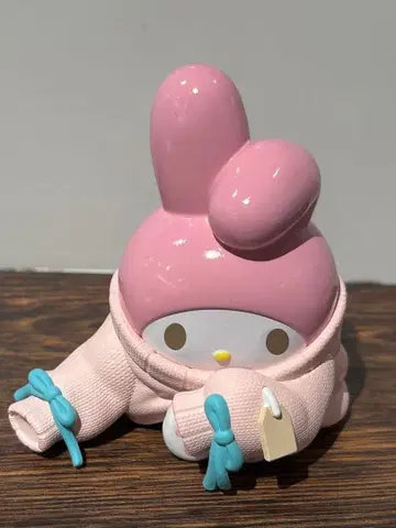 산리오 옷 갈아입는 중 마이멜로디