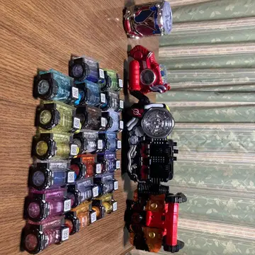 가면라이더 변신 벨트와 아이템 다수