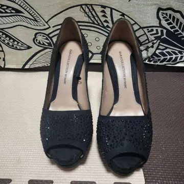 ZARA 스톤 장식 블랙 오픈토 하이힐