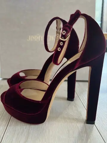 Jimmy Choo 버건디 벨벳 하이힐